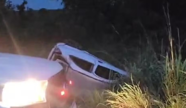 Irmãos morrem e três pessoas ficam feridas em acidente envolvendo carro de passeio e caminhonete na TO-181