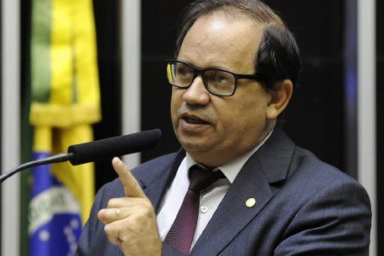 Apenas 1 deputado do Tocantins vota contra PEC da Transição que garante auxílio de R$ 600