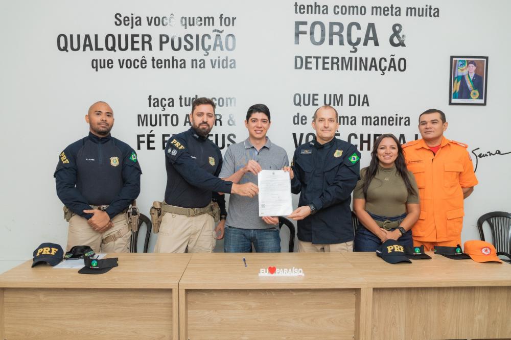 Polícia Rodoviária Federal doa veículo a Prefeitura de Paraíso: Viatura será utilizada pelos Brigadistas Municipais