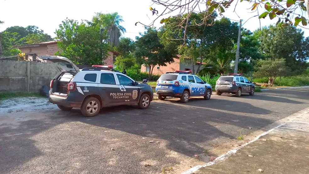 Duas mulheres são presas com drogas e espingardas durante operação de combate ao tráfico