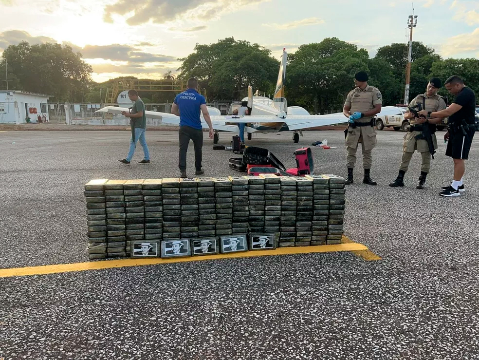 Avião apreendido com 220 kg de pasta base de cocaína será entregue para a Polícia Civil