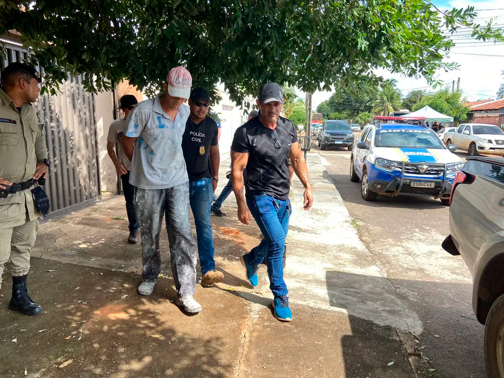 Polícia prende suspeito de matar professor com 38 facadas e esconder corpo embaixo de materiais de construção