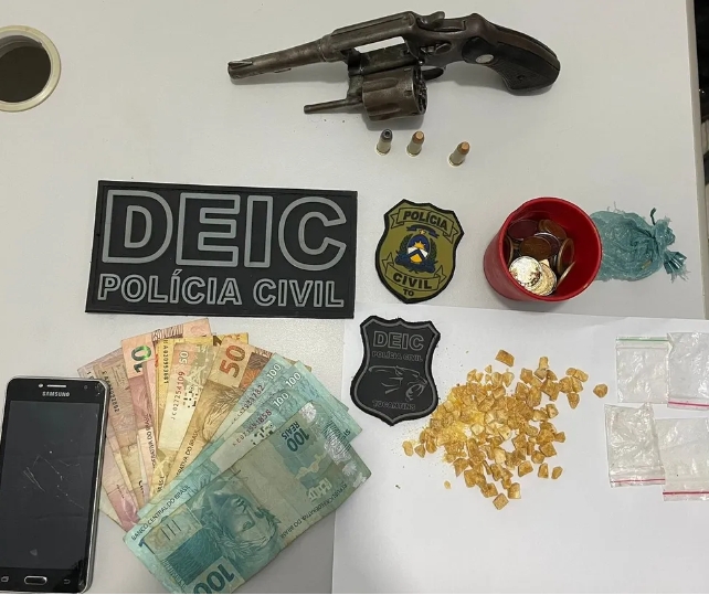 Operação da Polícia Civil contra o tráfico de drogas cumpre ordens de busca e faz duas prisões