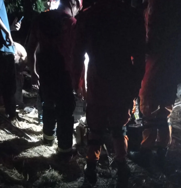 Homem é socorrido pelos Bombeiros após ter perna esmagada em máquina de silagem