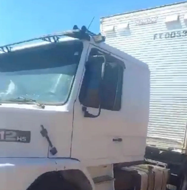 Corpo em estado de decomposição é encontrado dentro de caminhão estacionado em posto de combustível