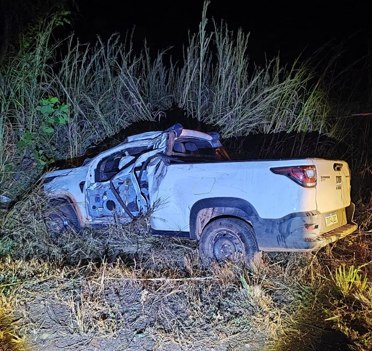 Engenheiro agrônomo morre após carro sair da pista e bater em árvore