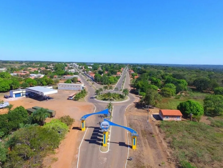 Homem abre a porta de casa durante a madrugada e é baleado com cinco tiros