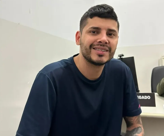 Homem que morreu em presídio é enterrado após impasse judicial e três dias de velório