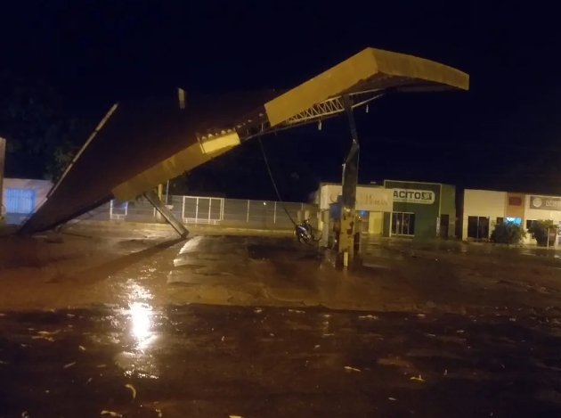 VÍDEO: Chuva e ventania surpreendem moradores e causam estragos em Tocantínia