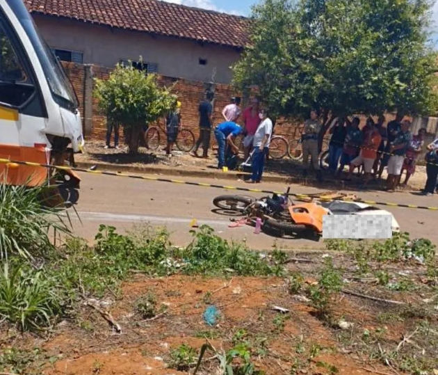 Mulher bate em micro-ônibus e morre momentos após buscar enteada em escola