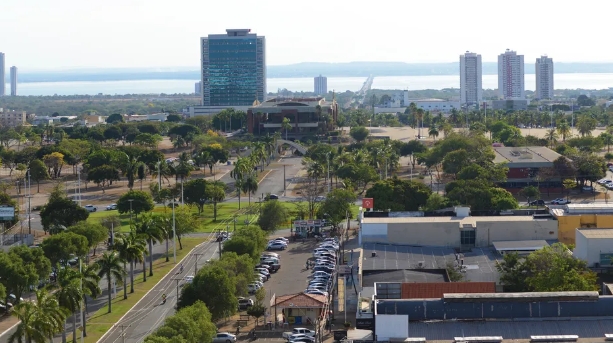 Criança de 10 anos é baleada pelo amigo adolescente momentos antes de irem para igreja